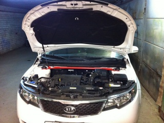 Упор капота Kia Cerato II (2009-2012)