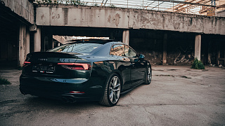 BLACKOUT EDITION Спойлер-Лип (черный глянец) Audi A5 (кузов F5) (2016-2020) + УСТАНОВОЧНЫЙ КОМПЛЕКТ