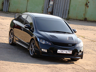 Крашеный комплект. Реснички на фары  узкие var№1 Honda Civic 4D (2006-2012) Цвет Черный B-92P + УСТАНОВОЧНЫЙ КОМПЛЕКТ