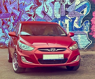 Крашеный комплект. Реснички на фары var №1 Hyundai Solaris (2010-2013) Цвет Красный TDY + УСТАНОВОЧНЫЙ КОМПЛЕКТ