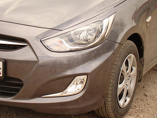 Крашеный комплект. Реснички на фары фигурные var №2 Hyundai Solaris (2010-2013) Цвет Серый SAE + УСТАНОВОЧНЫЙ КОМПЛЕКТ